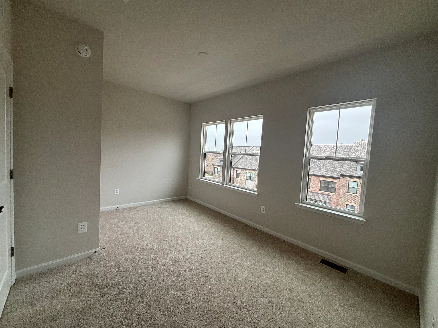6049 Beake St — Photo 4