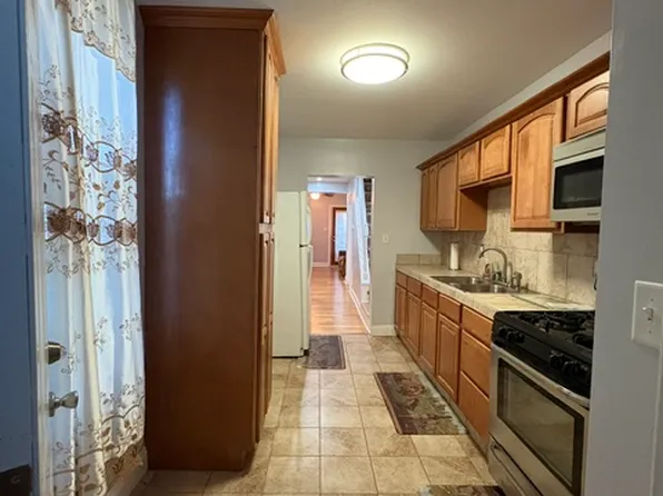 2105 Greenwood St, Harrisburg, PA 17104