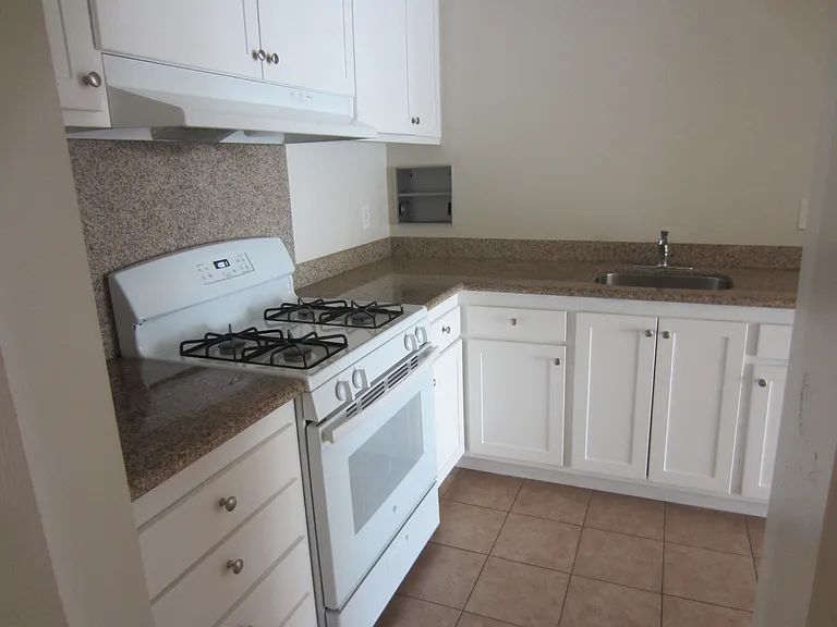 Addison Apartments — Photo 12