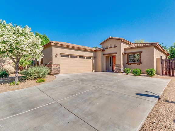 2nd image of 3918 W Roundabout Cir