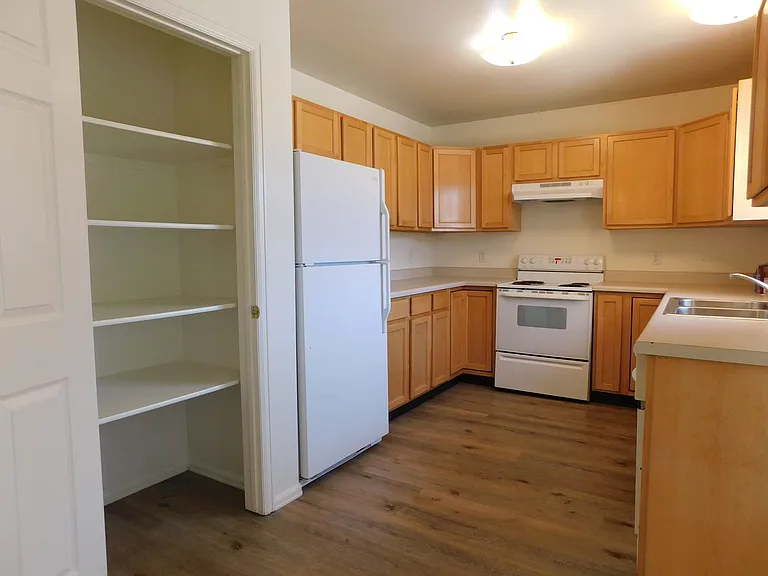 426 Pendleton St — Photo 6