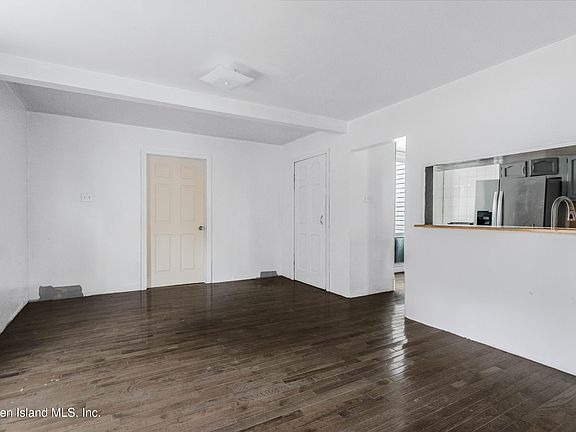 3rd image of 7 Osgood Ave