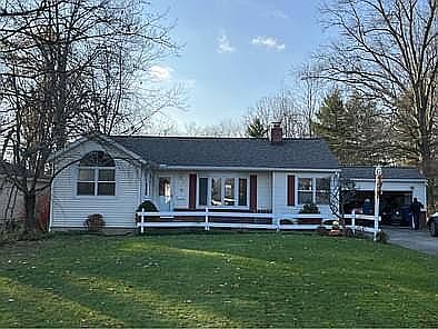 1st image of 90 Edgewood Dr