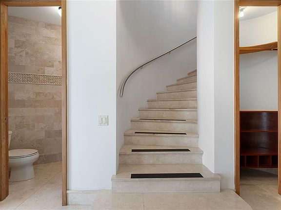 3rd image of 500 PLANTATION VILLAGE DRIVE #PH 2-403
