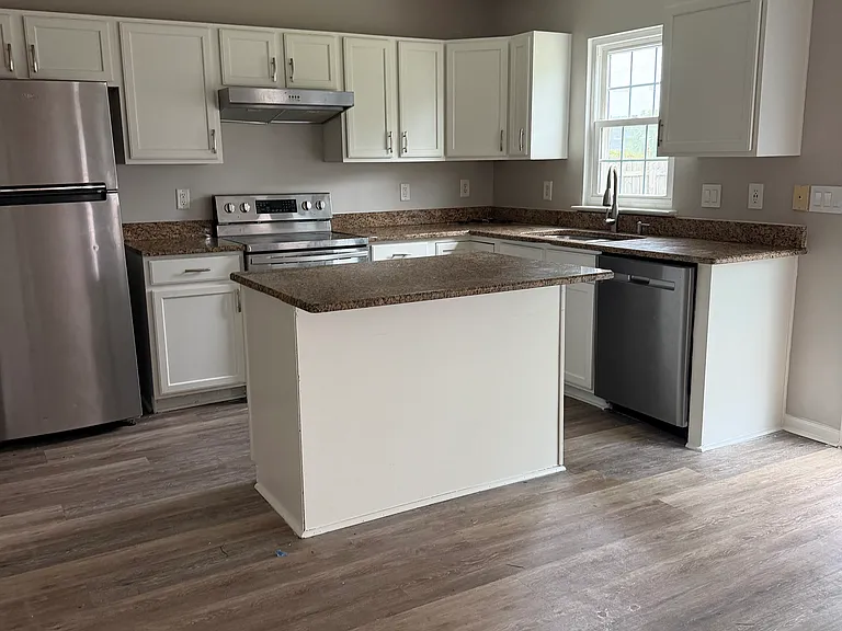 6904 Castello Ln — Photo 2