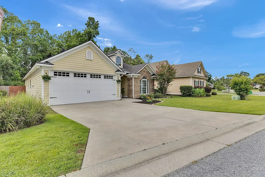 3 bed, 2.0 bath, 1858 sqft, $2,150 — Photo 4