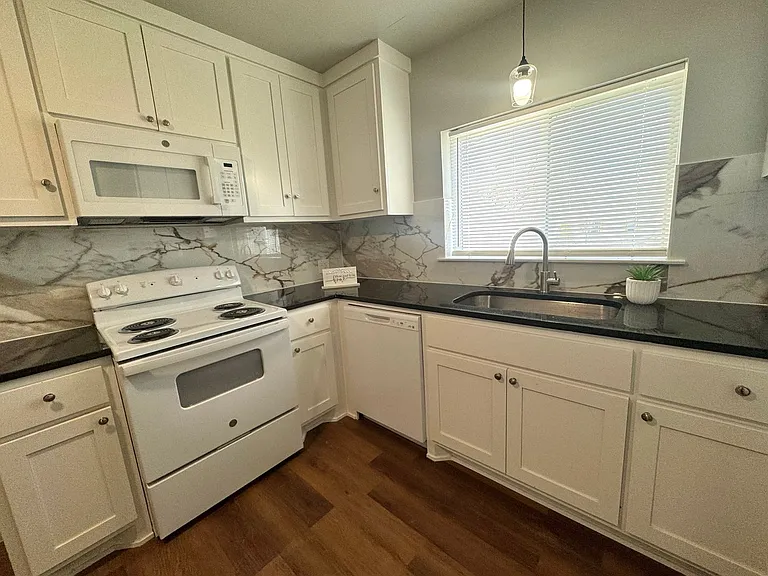 1015 N Delaware Pl — Photo 6