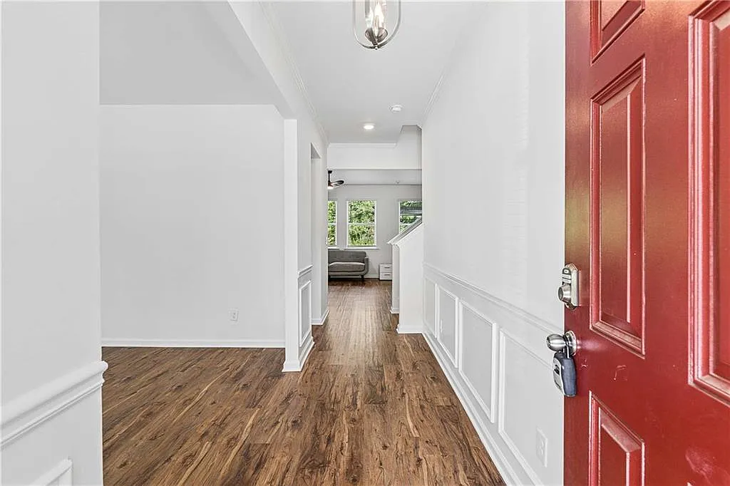 3 bed, 2.5 bath, 2290 sqft, $2,900 — Photo 4