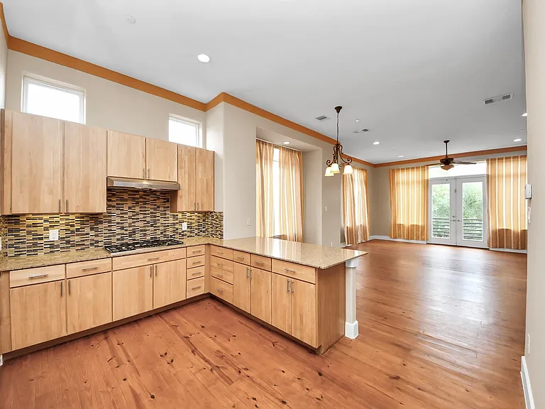 1807 W Webster St — Photo 12
