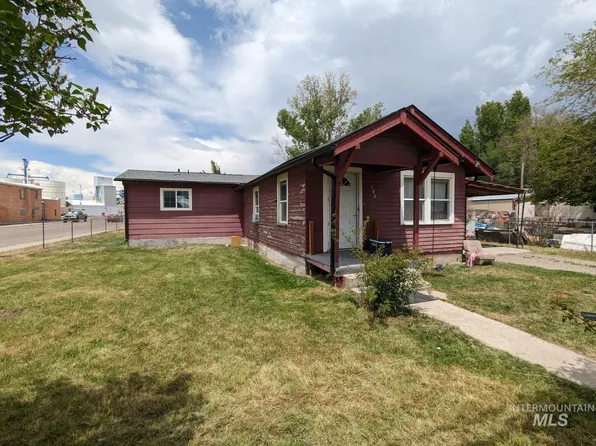 102 E 6th St, Rupert, ID 83350