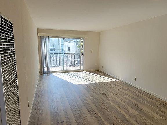 3rd image of 1405 Oak Grove Ave APT 304