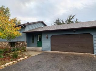 760 Blue Spruce Ln, Hudson, WI 54016