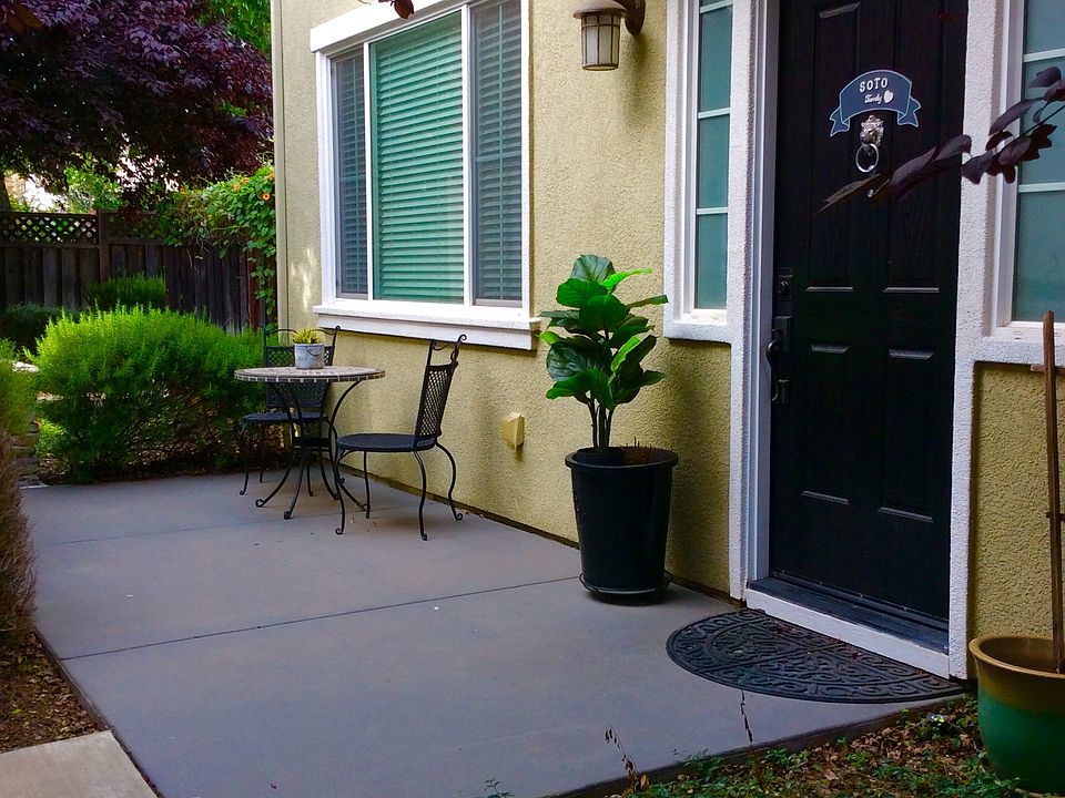 2nd image of 507 Toyon Ln