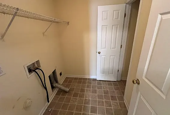 3931 Fountain Village Ln — Photo 24