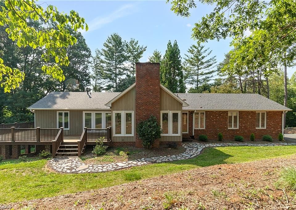 1st image of 175 Sandtrap Ln