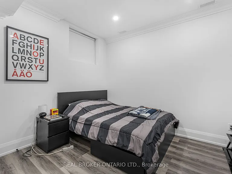 330 Maple Ave #BASEMENT — Photo 17