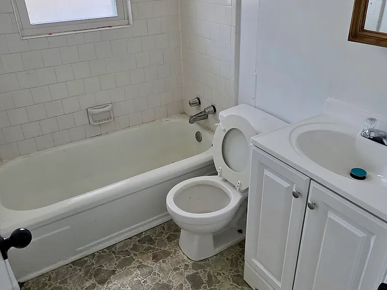 624 W Polk St — Photo 7