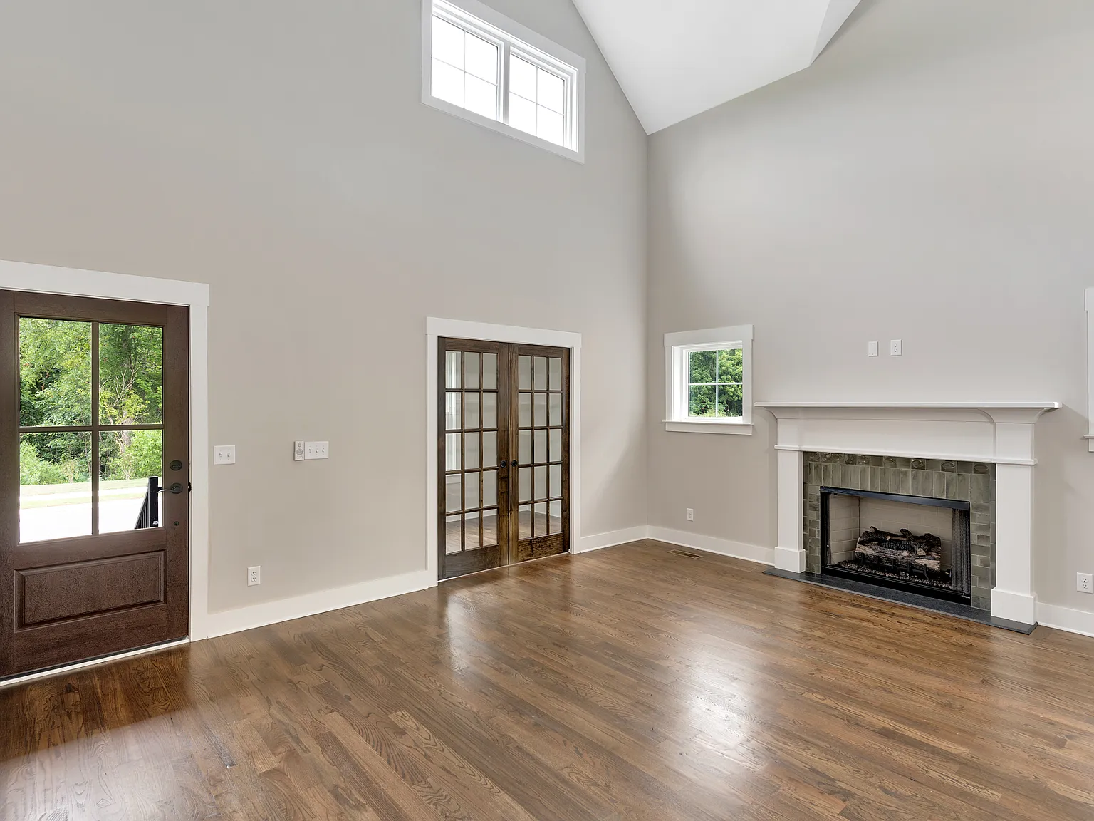 3 bed, 2.5 bath, 2004 sqft, $3,200 — Photo 2