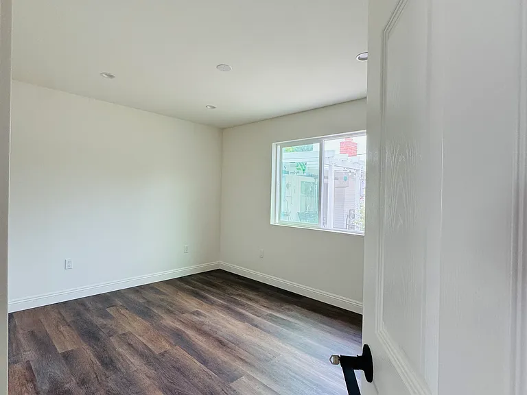 22158 Eccles St — Photo 6