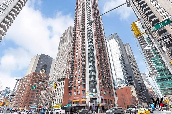 Rented by Highline Residential | media 28
