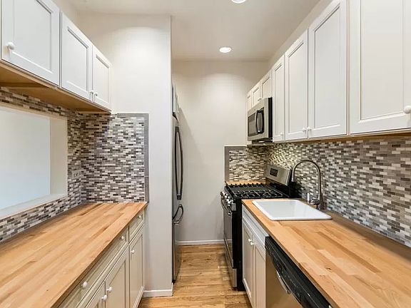 3rd image of 120 Manhattan Ave APT 4A
