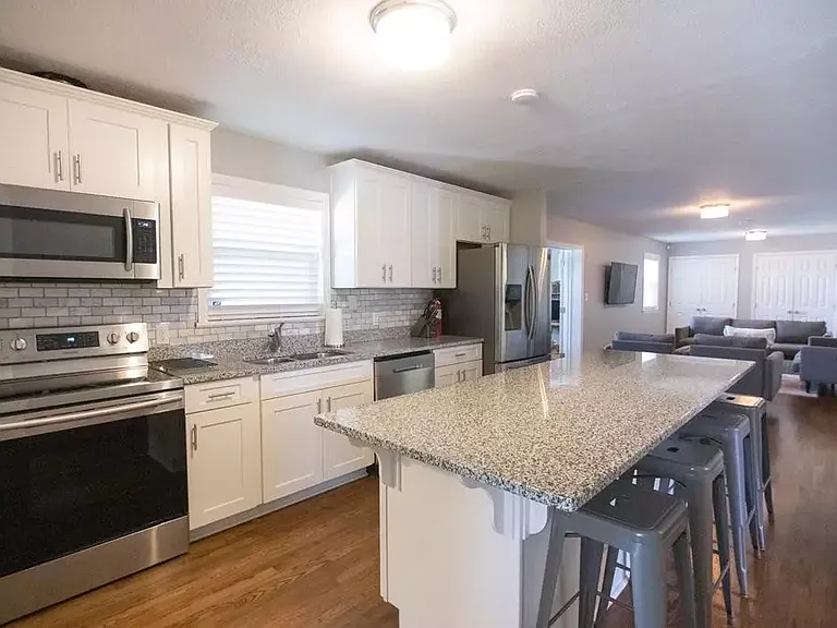 614 Camellia St NE — Photo 14