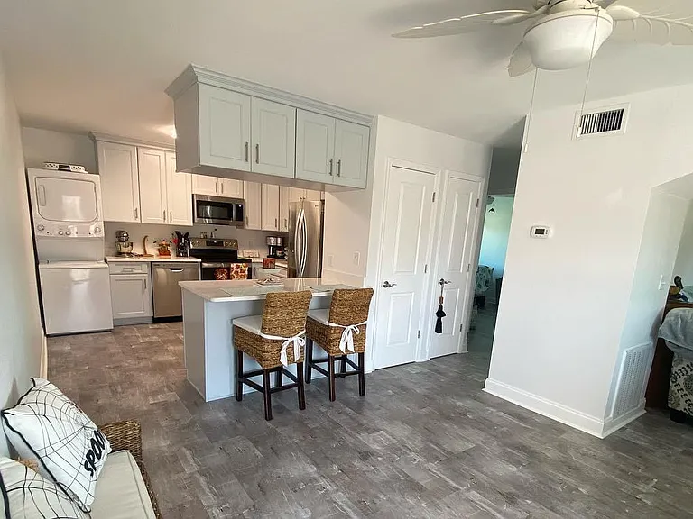 315 Bream Ave #207 — Photo 3