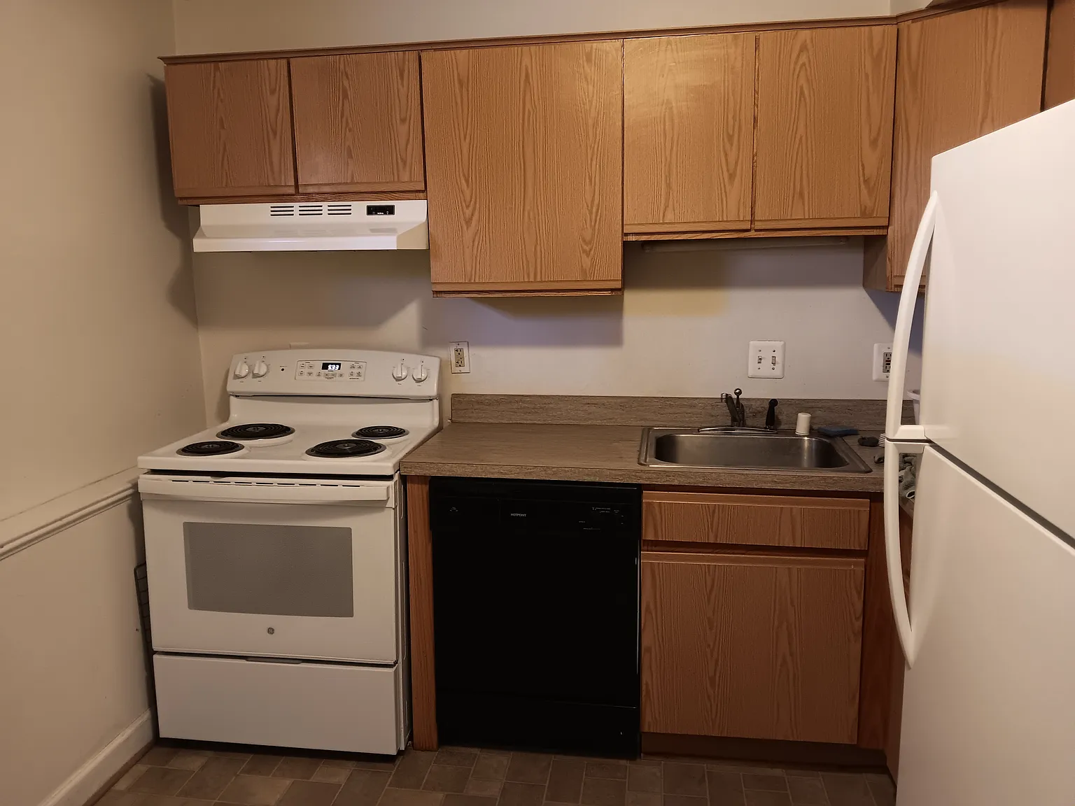 English Oak Ct, Waldorf — Photo 3
