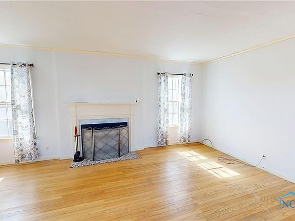 4th image of 419 W Madison St