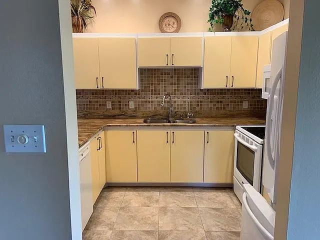 621 S Sun N Lakes Blvd — Photo 10