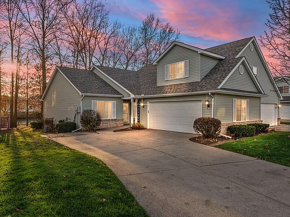 2nd image of 2901 Lakepointe Dr