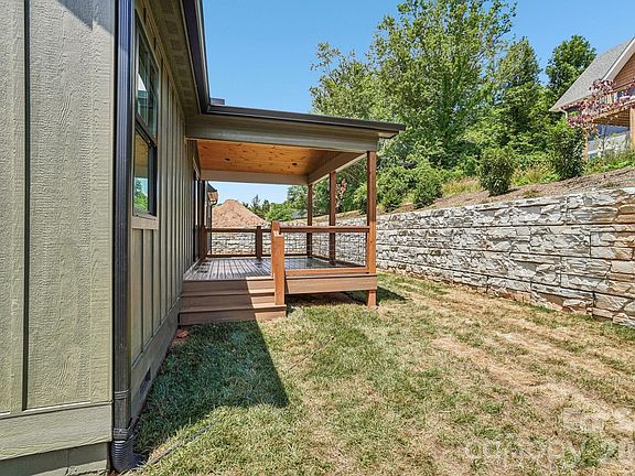 3rd image of 32 S View Dr