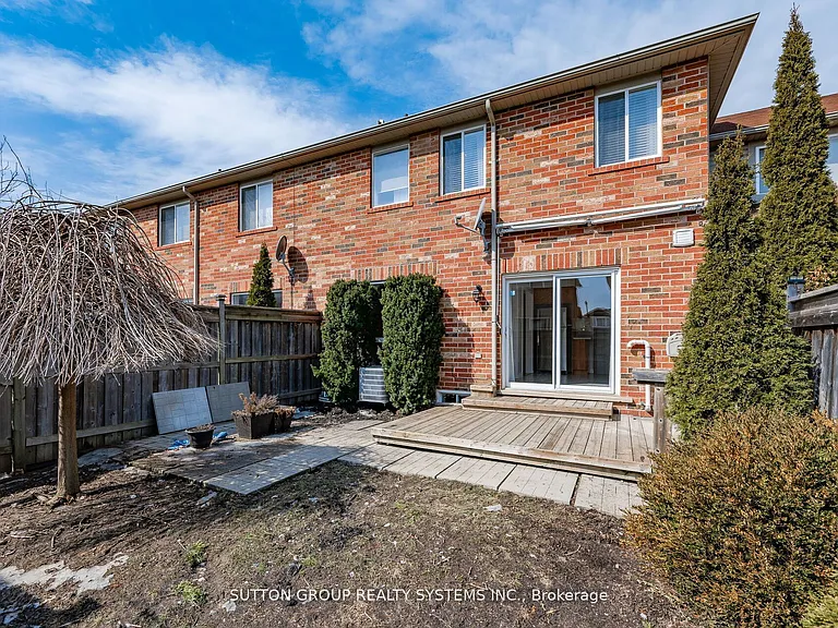 1152 Riddell Cres — Photo 34