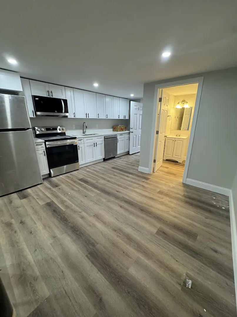 44 Central St — Photo 3
