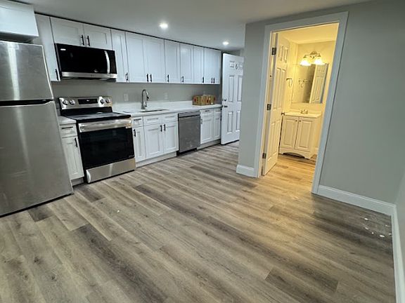 3rd image of 44 Central St