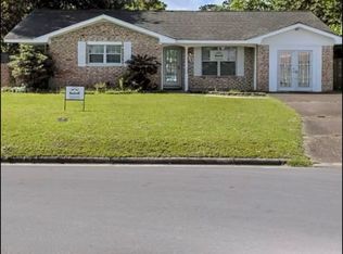 811 Hillcrest Dr, Conroe, TX 77301