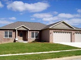 3107 Sunningdale Ln, Bloomington, IL 61704