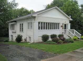 730 10th St, Charleston, IL 61920