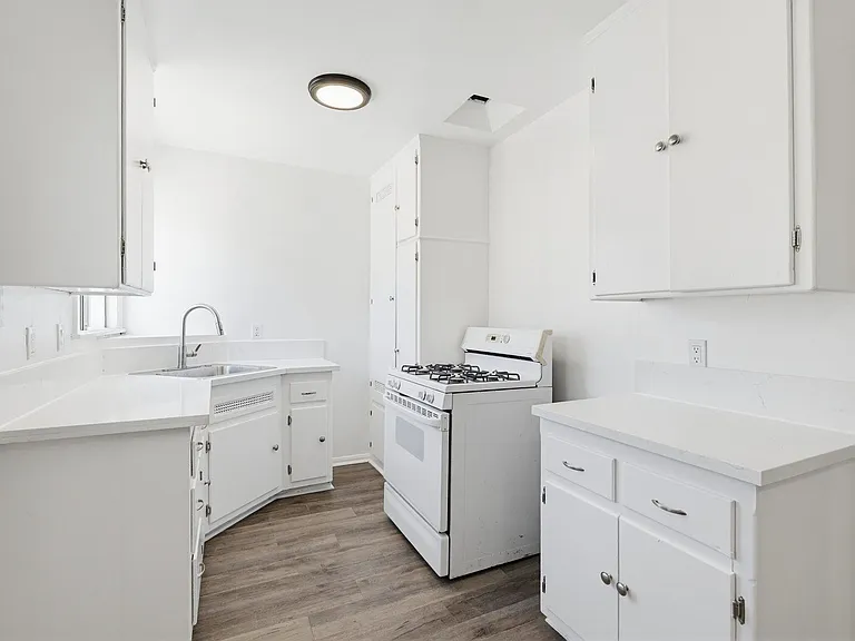 4264 W Broadway #C — Photo 4