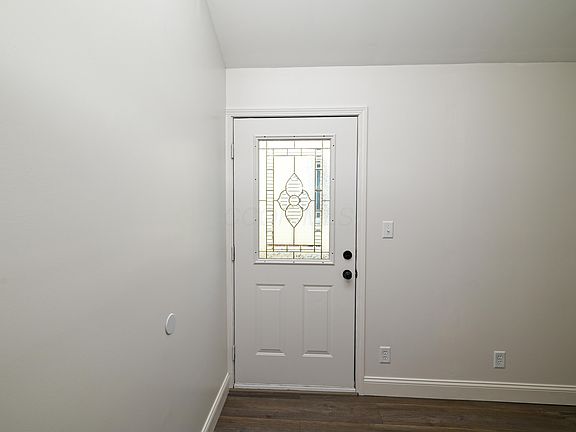 4th image of 711 S Walnut St