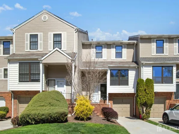 4703 Stonehedge Rd, Edison, NJ 08820