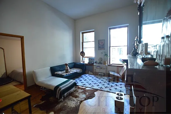 Rented by City Stop Realty | media 9