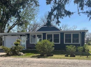 17 Random Rd, Marion, KS 66861