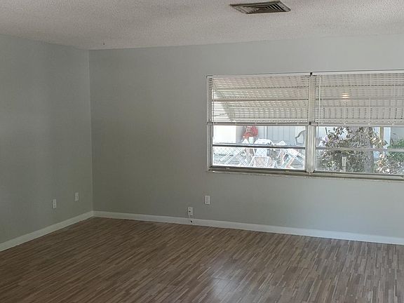 3rd image of 2750 Avenue M NW