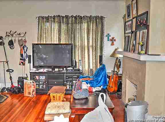 5th image of 209 Hot Wells Blvd