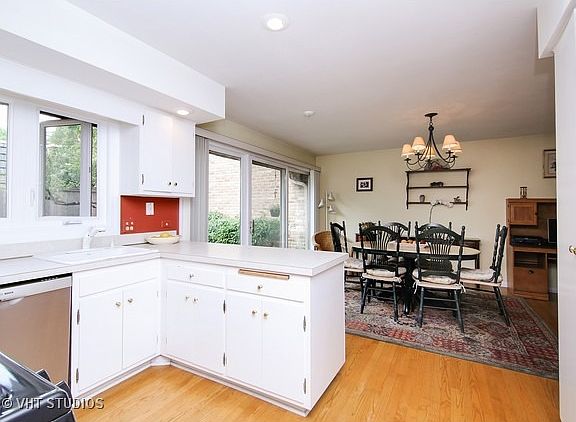 3rd image of 1821 Somerset Ln