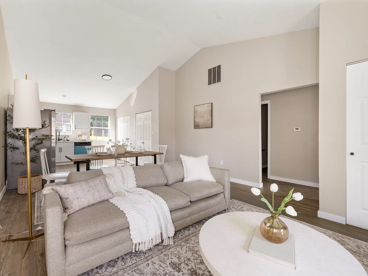 2 bed, 900 sqft, $1,595 — Photo 2