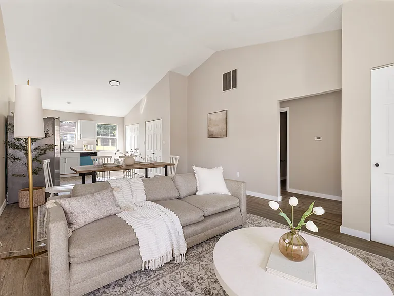 206 Rosemarie Dr #E — Photo 2