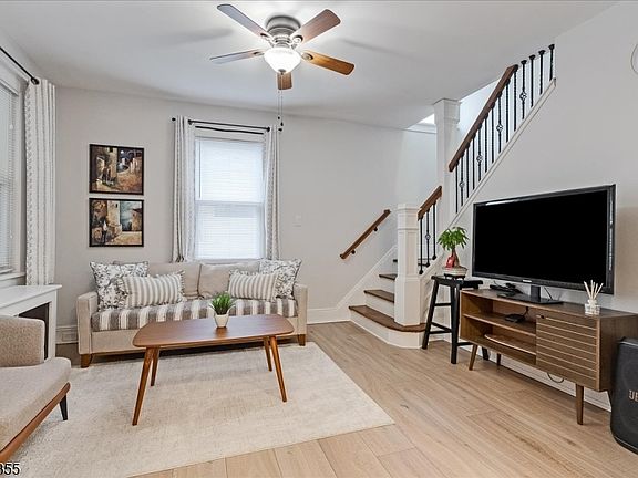 5th image of 50 Lewis Pl