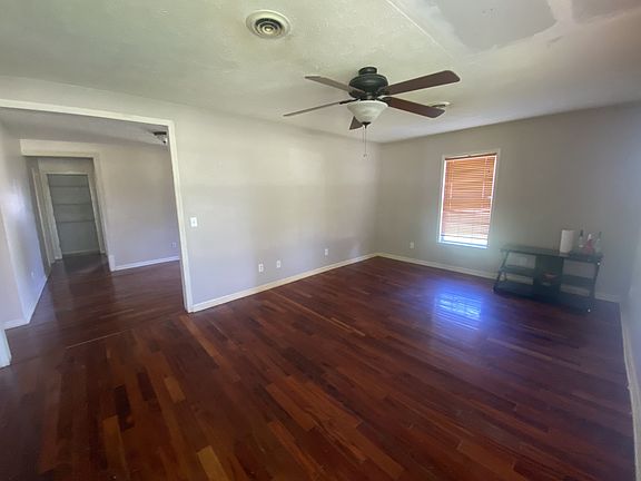 2nd image of 2058 Old Greenbrier Pike